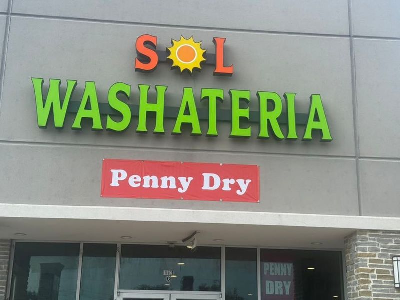 Sol Washateria sign; green 