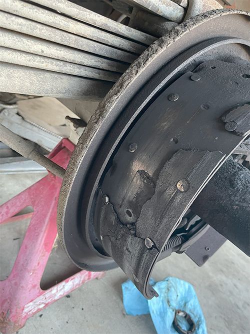 mechanic replacing broke brake shoes