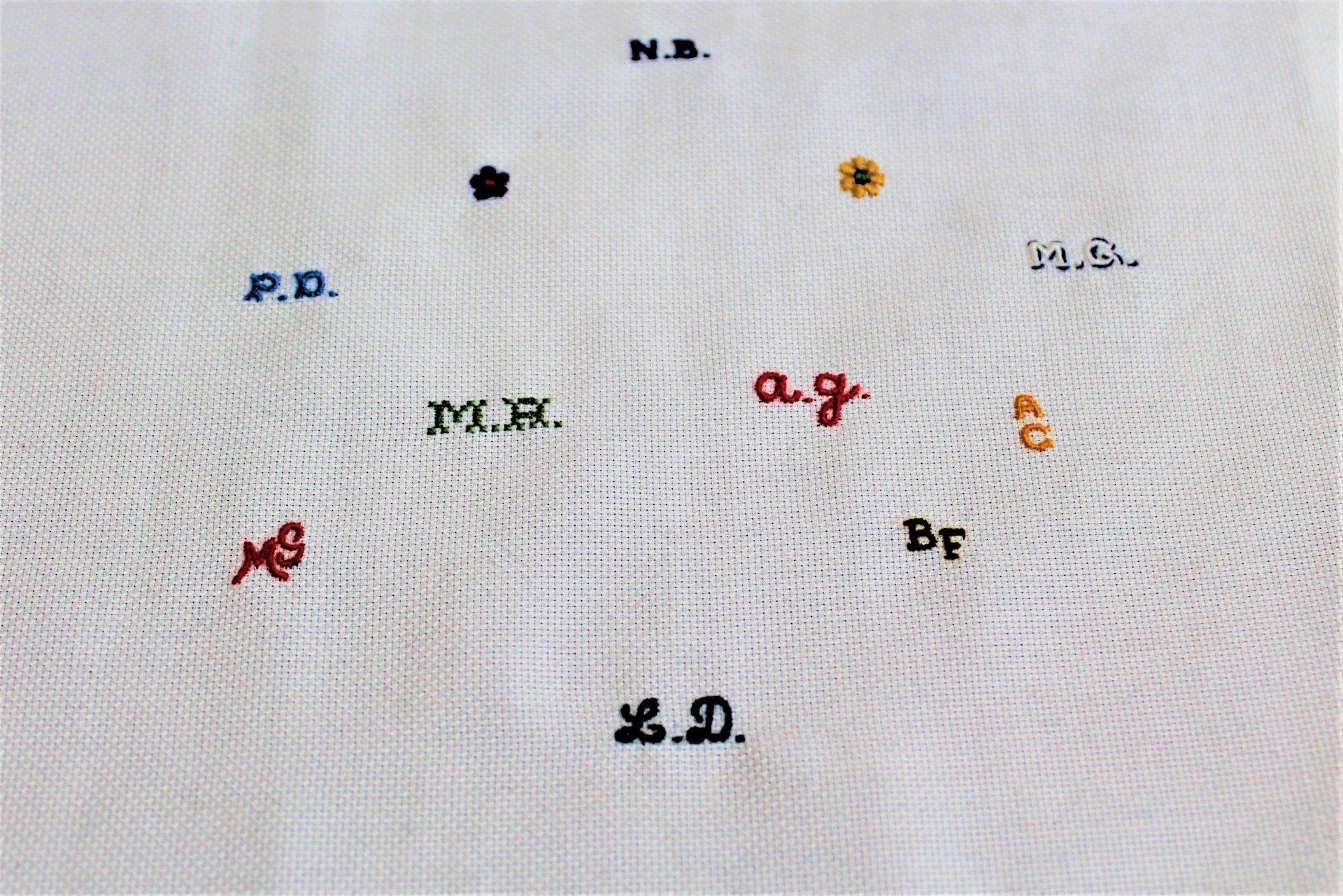 ricamo a macchina di iniziali