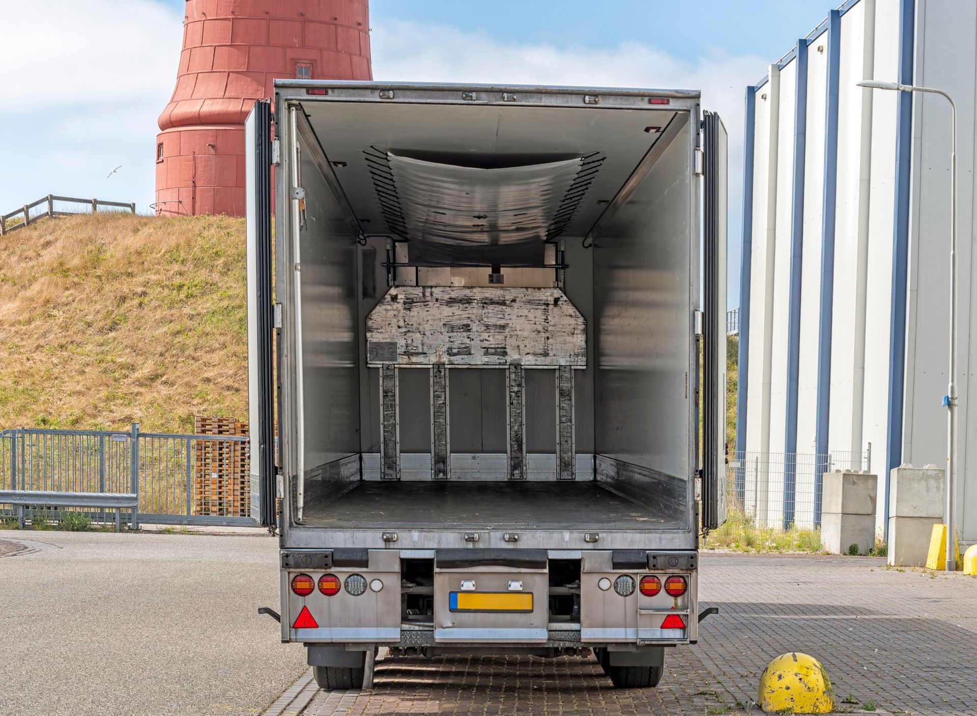 Modern refrigerated transport truck used for food logistics and cold chain distribution. Modern refrigerated transport truck used for food logistics and cold chain distribution.