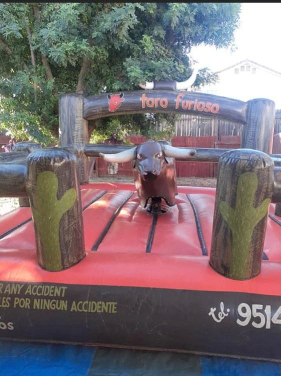 An inflatable bull with a sign that says toro furioso
