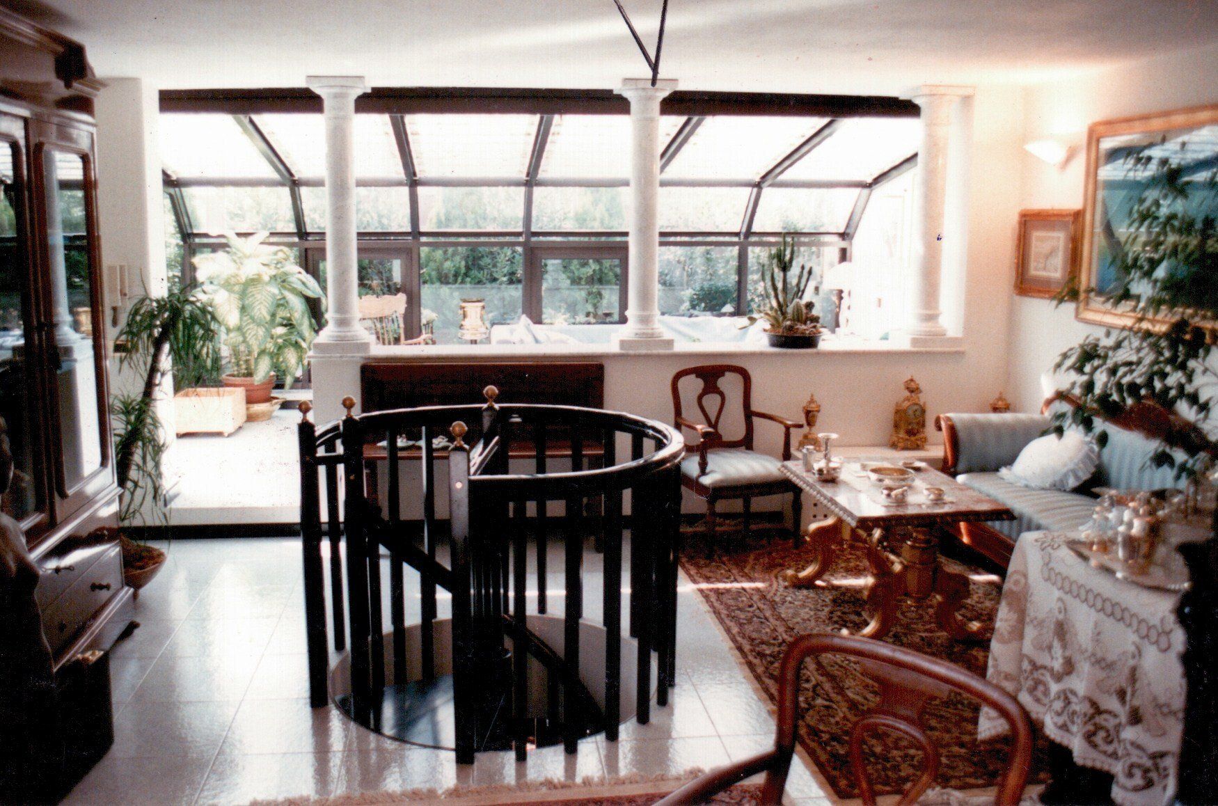 spazio esterno con veranda a vetri