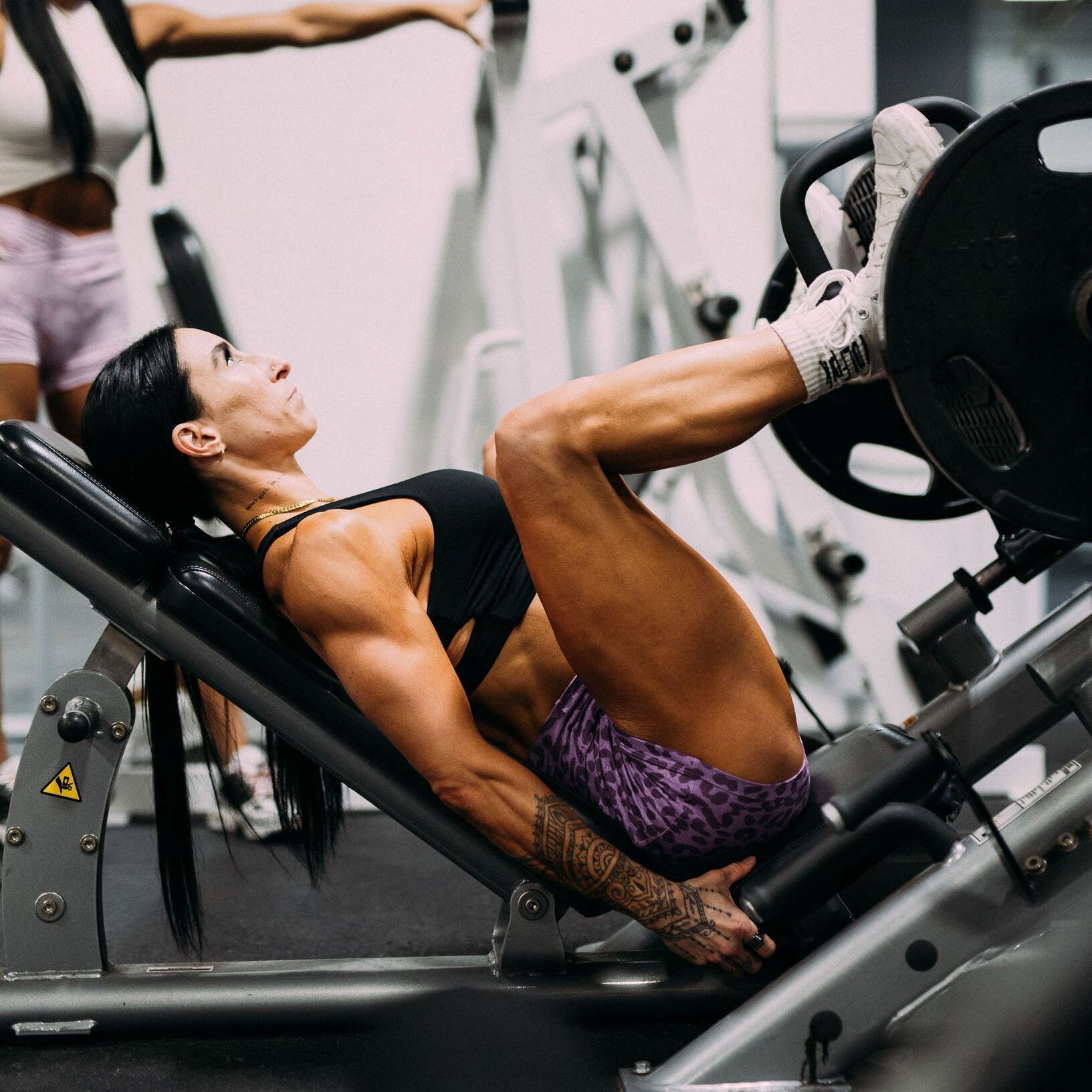 Female Leg exercise - Erin Gales - Feed The Good App - Personalized Nutrition and Workout Programs