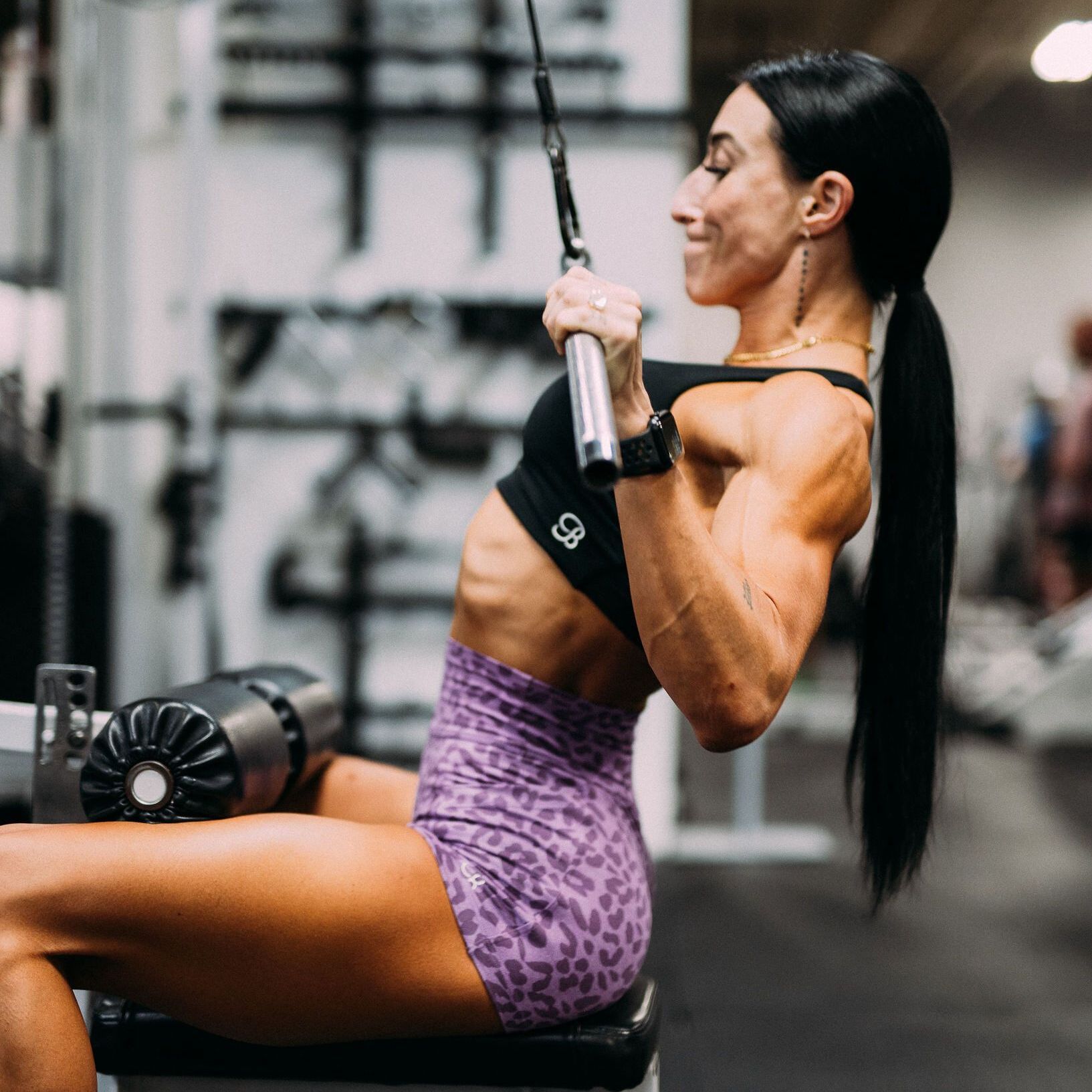 Female back exercise - Erin Gales - Feed The Good App - Personalized Nutrition and Workout Programs