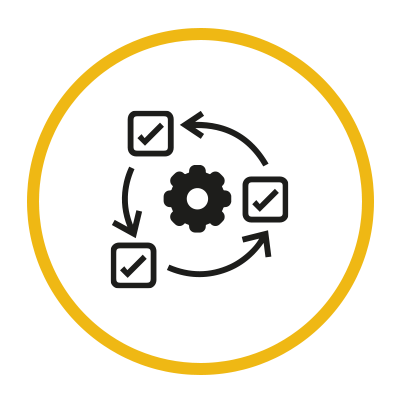Um ícone preto e branco de uma engrenagem cercada por marcas de verificação e setas.