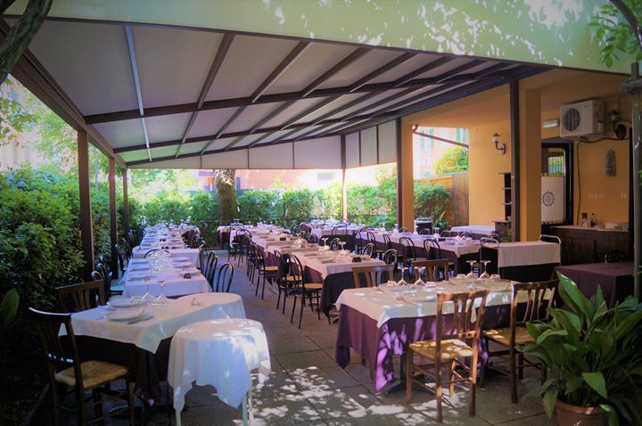 Ristorante con sala per cerimonie