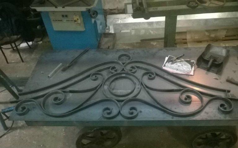 Dettaglio sopracancello in ferro