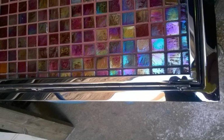 Botola sagomata ad arco in acciaio lucido