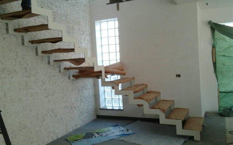 scala in acciaio comune tinteggiato