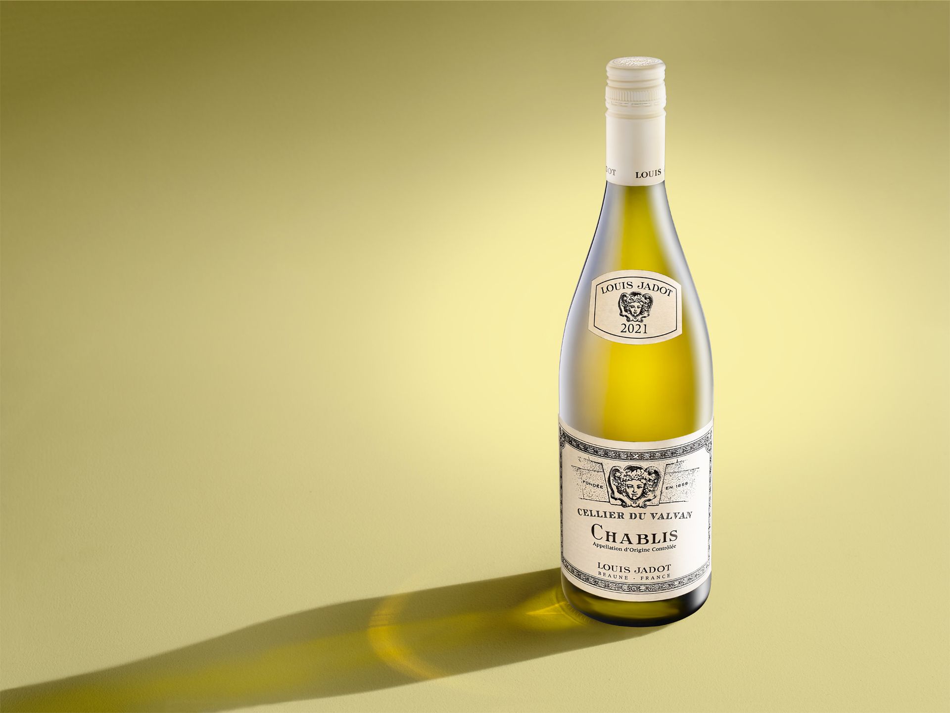 Luxury drink and fragrance photography by London-based liquids specialist, showcasing fine beverages and liquids.