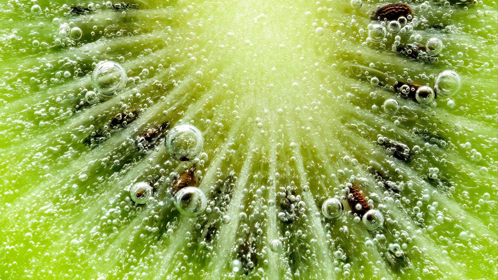 Luxury drink and fragrance photography and video by London-based liquids specialist, showcasing fine beverages and liquids.