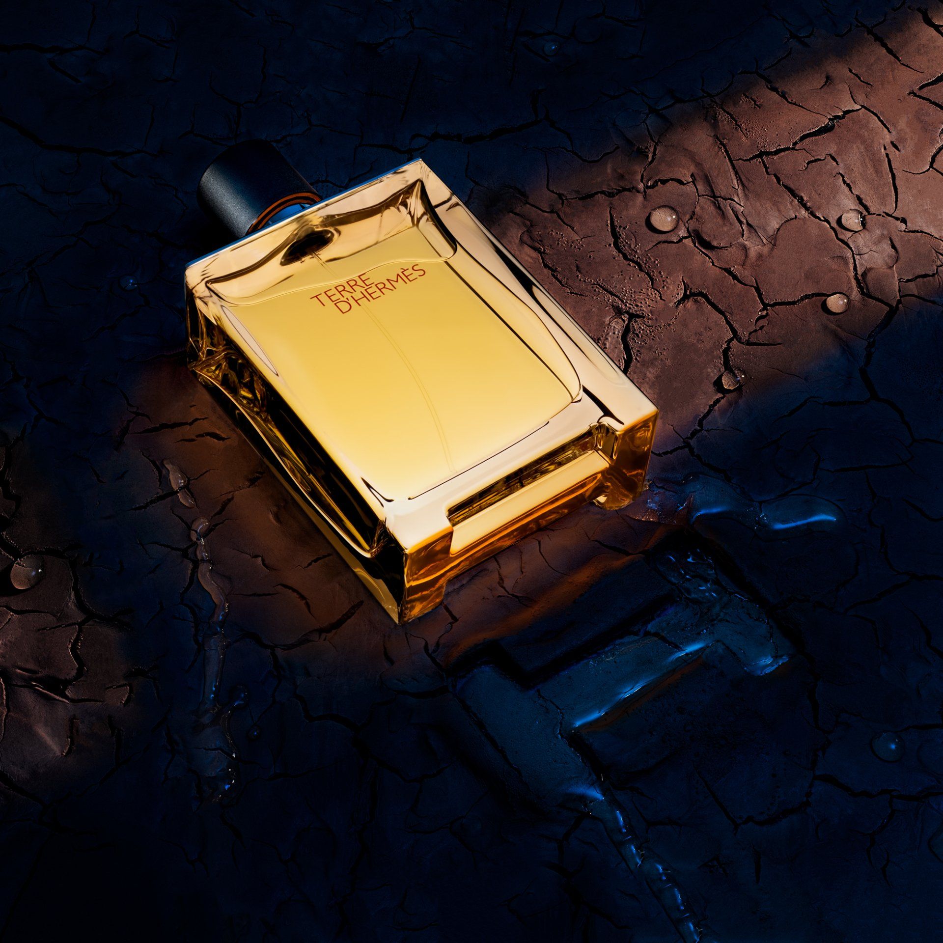 Luxury drink and fragrance photography by London-based liquids specialist, showcasing fine beverages and liquids.