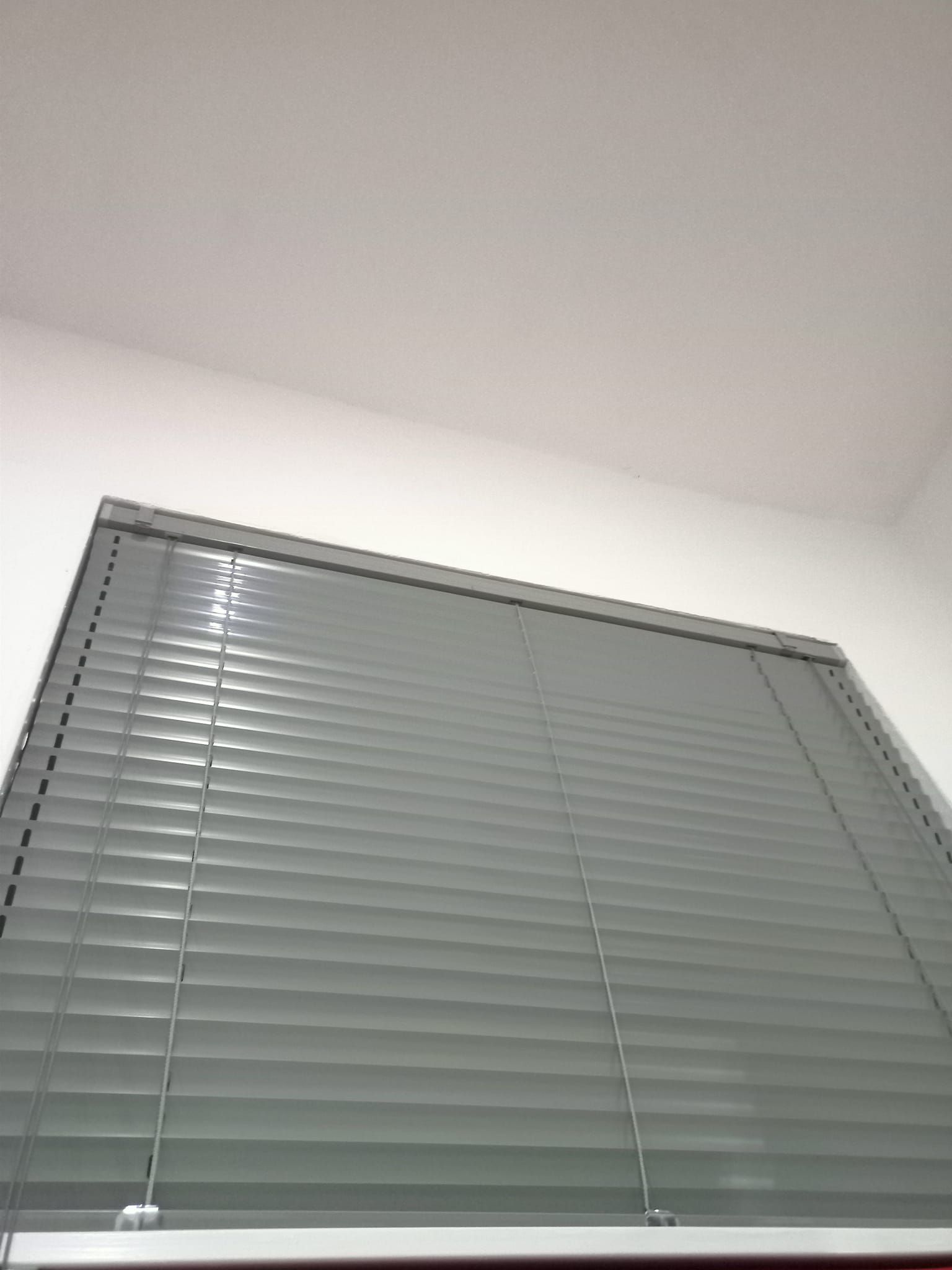 tenda veneziana grigia