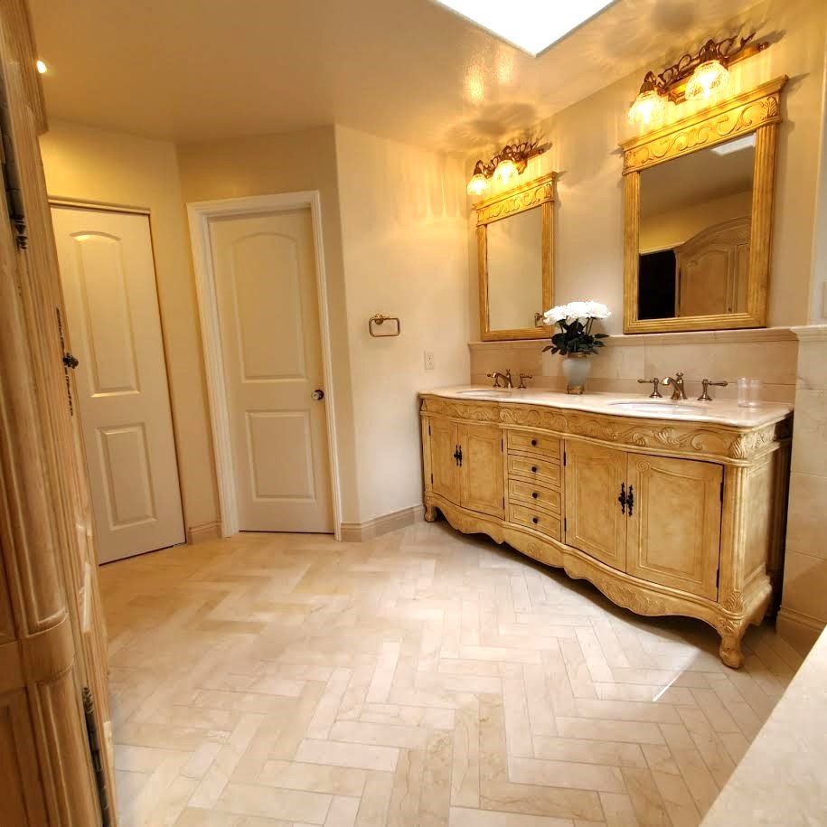 A bathroom with two sinks and two mirrors