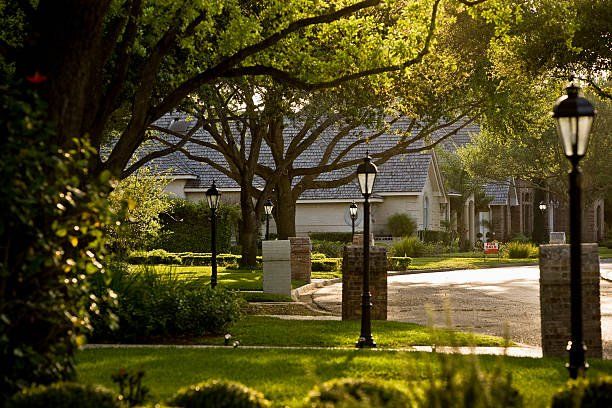 Suburb — Kenner, LA — All Seasons Tree Service