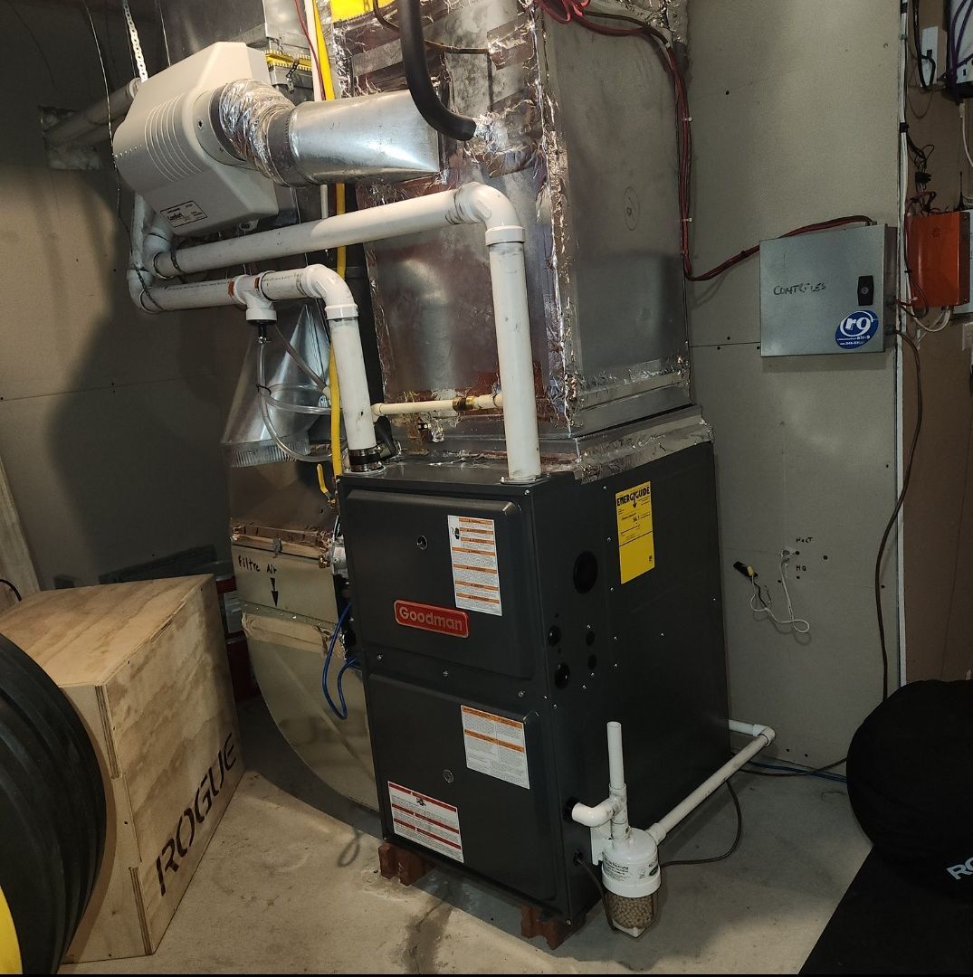 Un radiateur noir est posé dans une pièce à côté d'une boîte qui dit rockstar