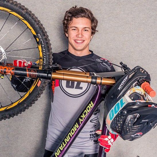 Sports scholarship holder of the University of Mannheim and mountain biker Jannik Abbou