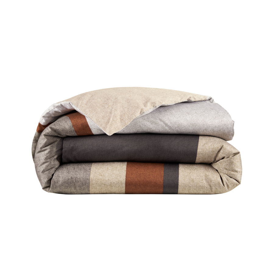 Une couette rayée est empilée les unes sur les autres