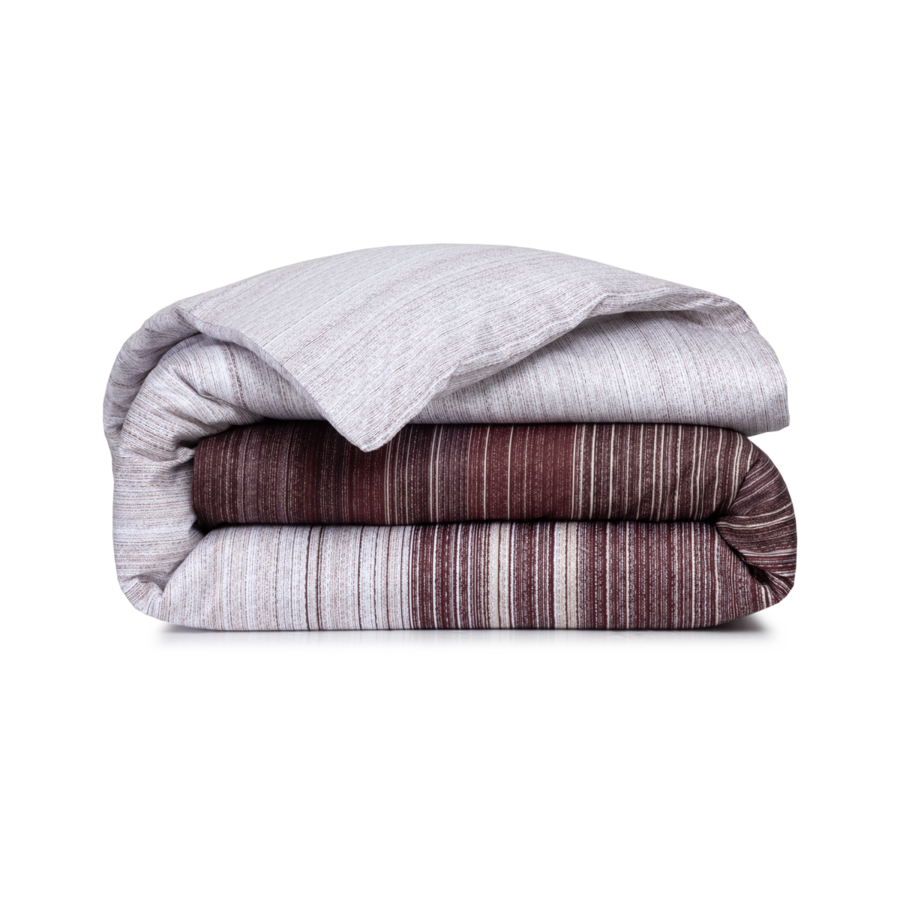Une couette ou une couverture pliée à rayures verticales alternées dans des tons de brun foncé, de beige et de gris clair.