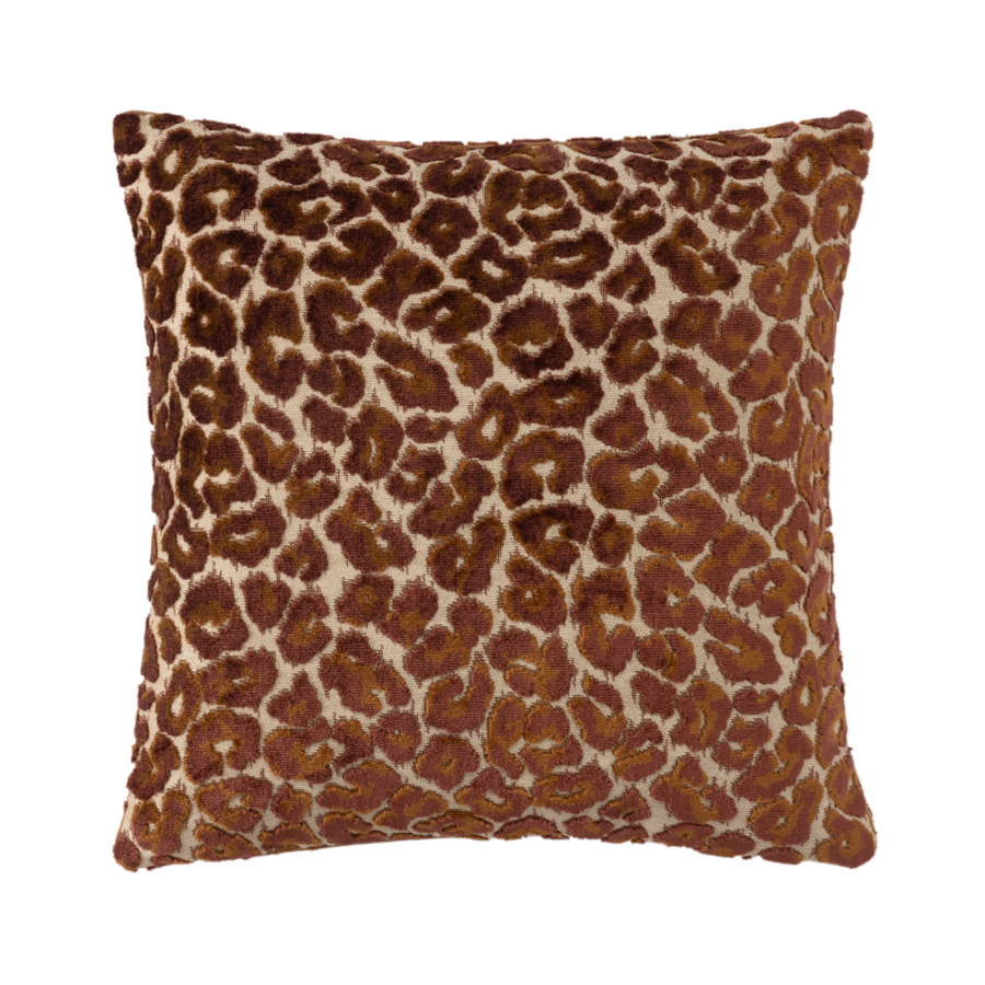Coussin carré à imprimé léopard marron et beige.