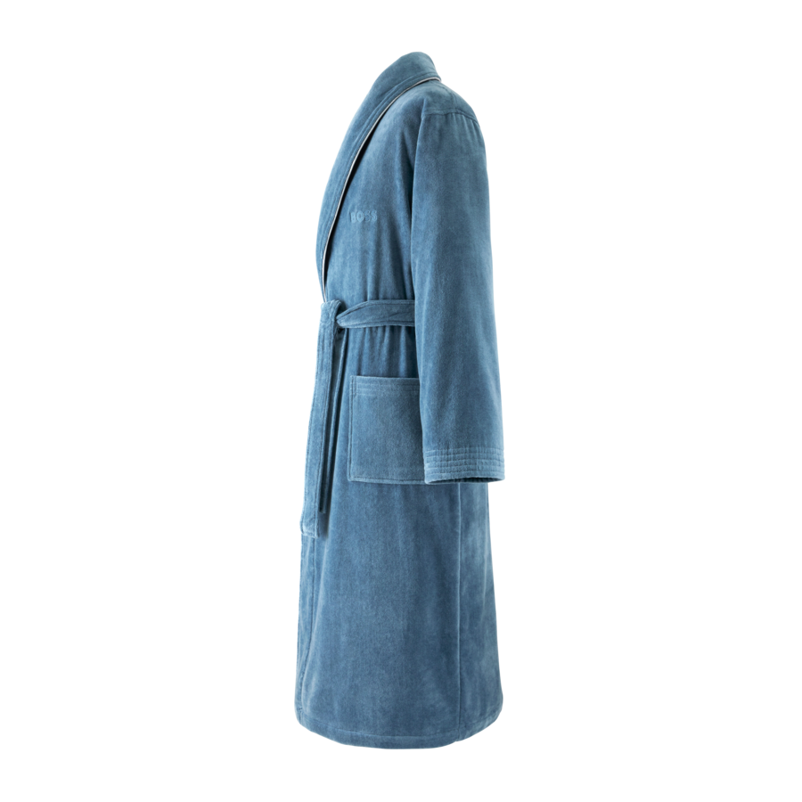 Une robe bleue avec un col châle et des poches