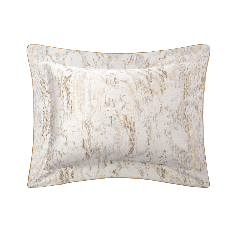 Un oreiller blanc avec un motif floral dessus