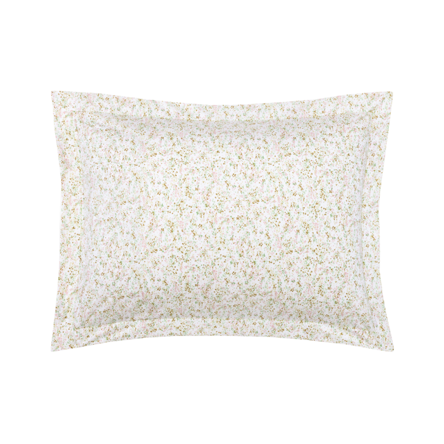 Une taie d'oreiller rectangulaire à fond blanc ornée d'un délicat motif floral beige à petite échelle.