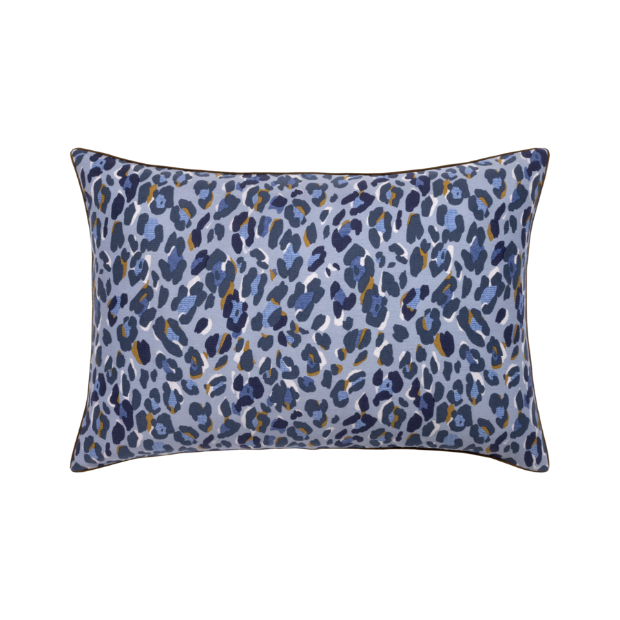 Coussin lombaire à imprimé léopard bleu.