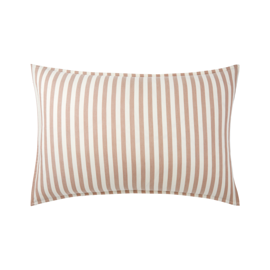 Coussin rayé beige et blanc, de forme rectangulaire.