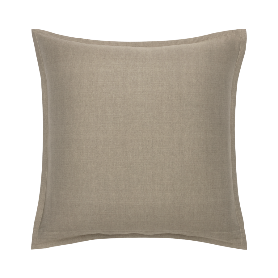Taie d'oreiller décorative carrée en lin brun clair uni, avec une large bordure cousue.