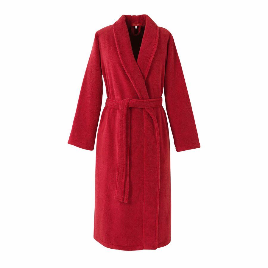 Une robe rouge à manches longues et un col noir
