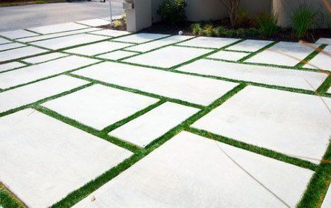 concrete pavers installed on driveway in fort lauderdale. Pavers with turf in between