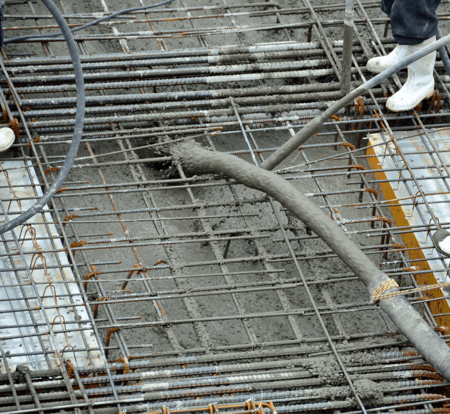 commercial concrete floor being poured by concrete contractors in fort lauderdale