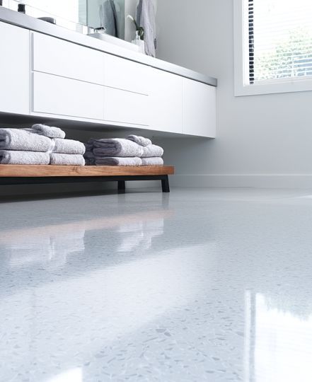 epoxy flooring in compact bathroom featuring flake pattern