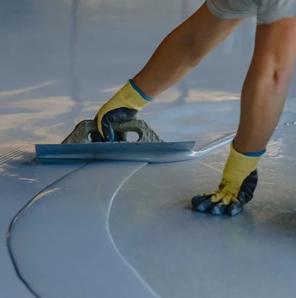 worker applies epoxy resin