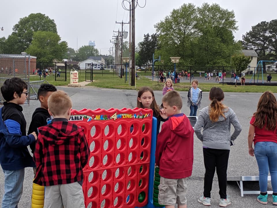 Kids Playing Connect Four — Dover, DE — Mobile Cloud Video Game Party