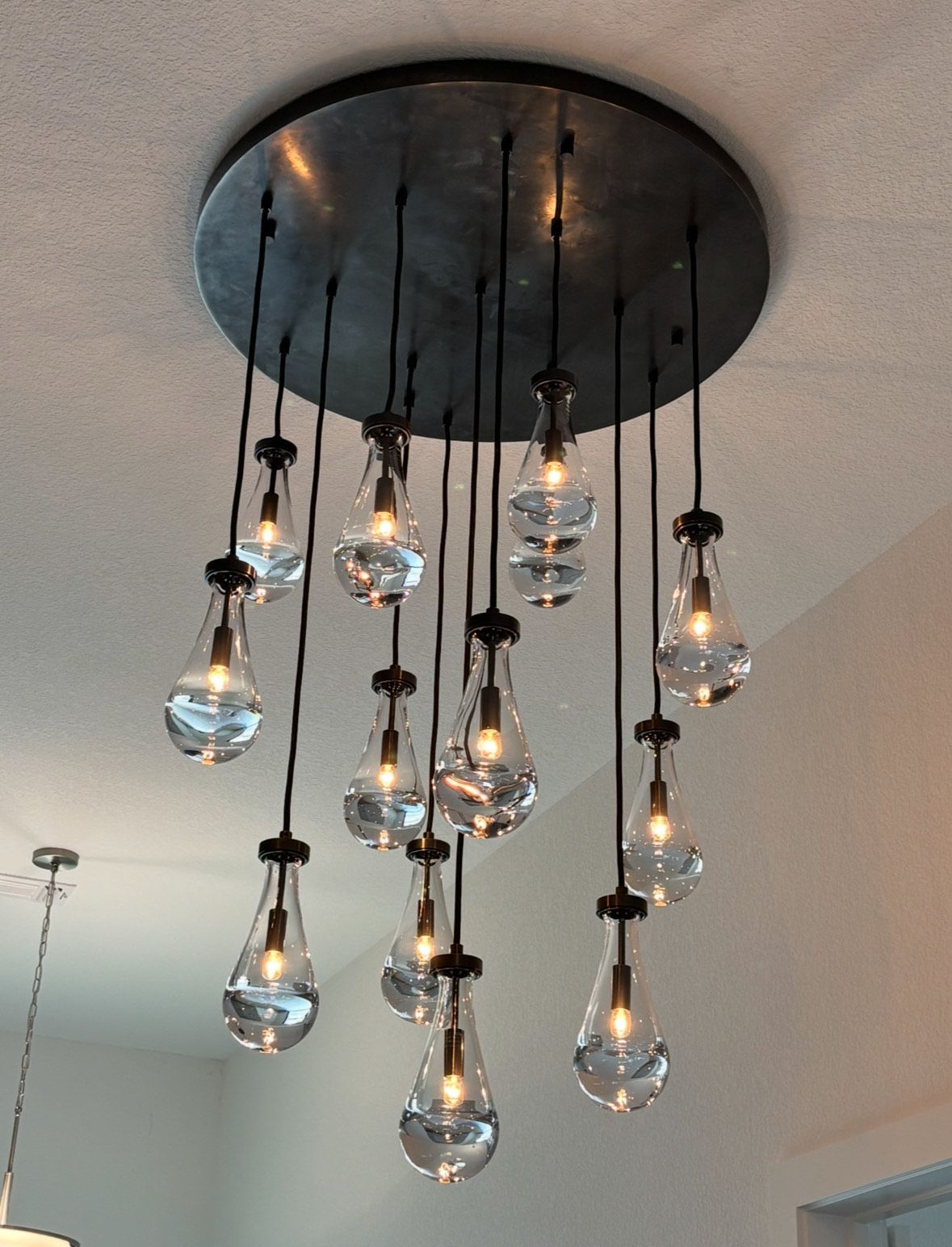 A bunch of light bulbs hanging from the ceiling