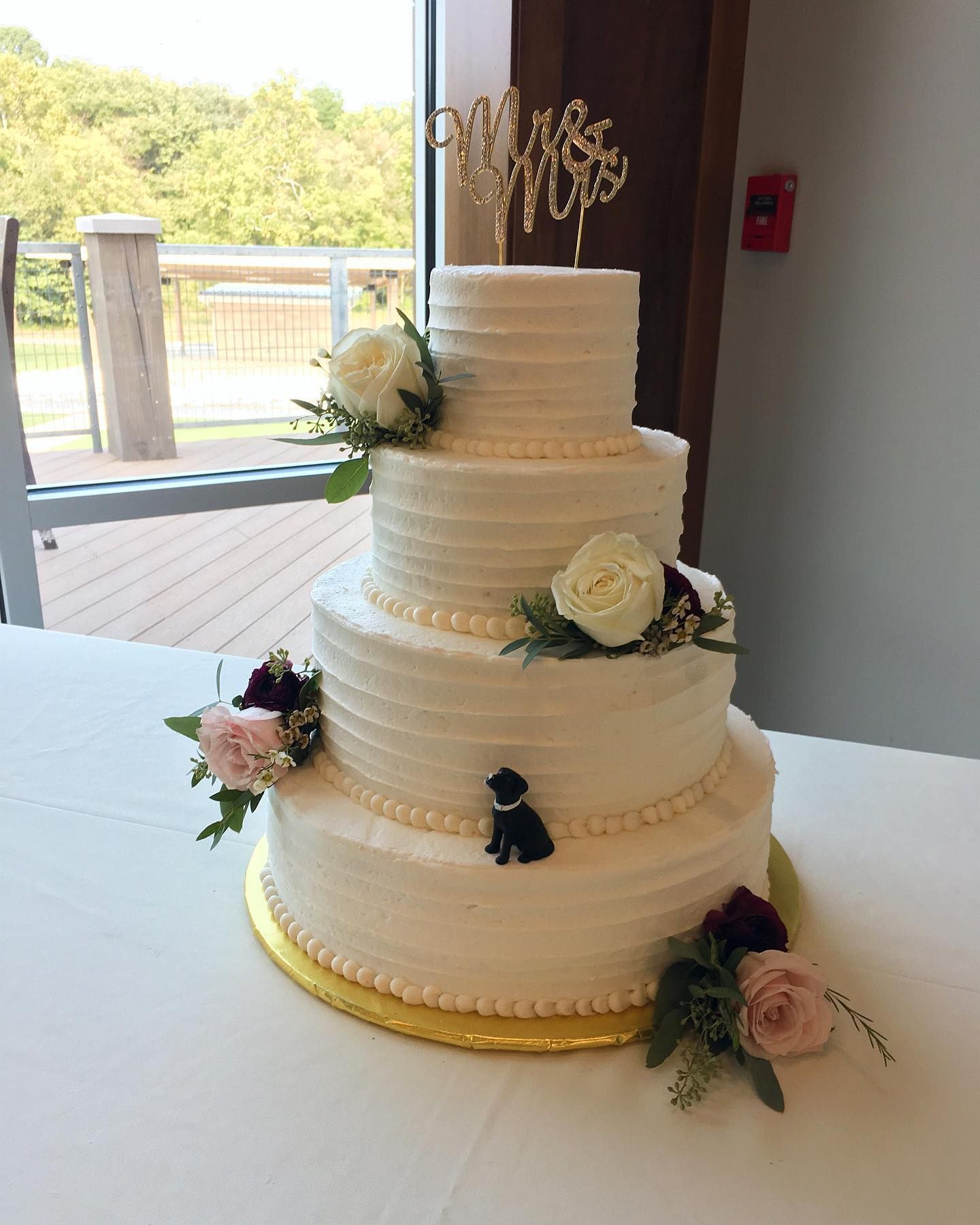 wedding cake with figurine of couple's dog