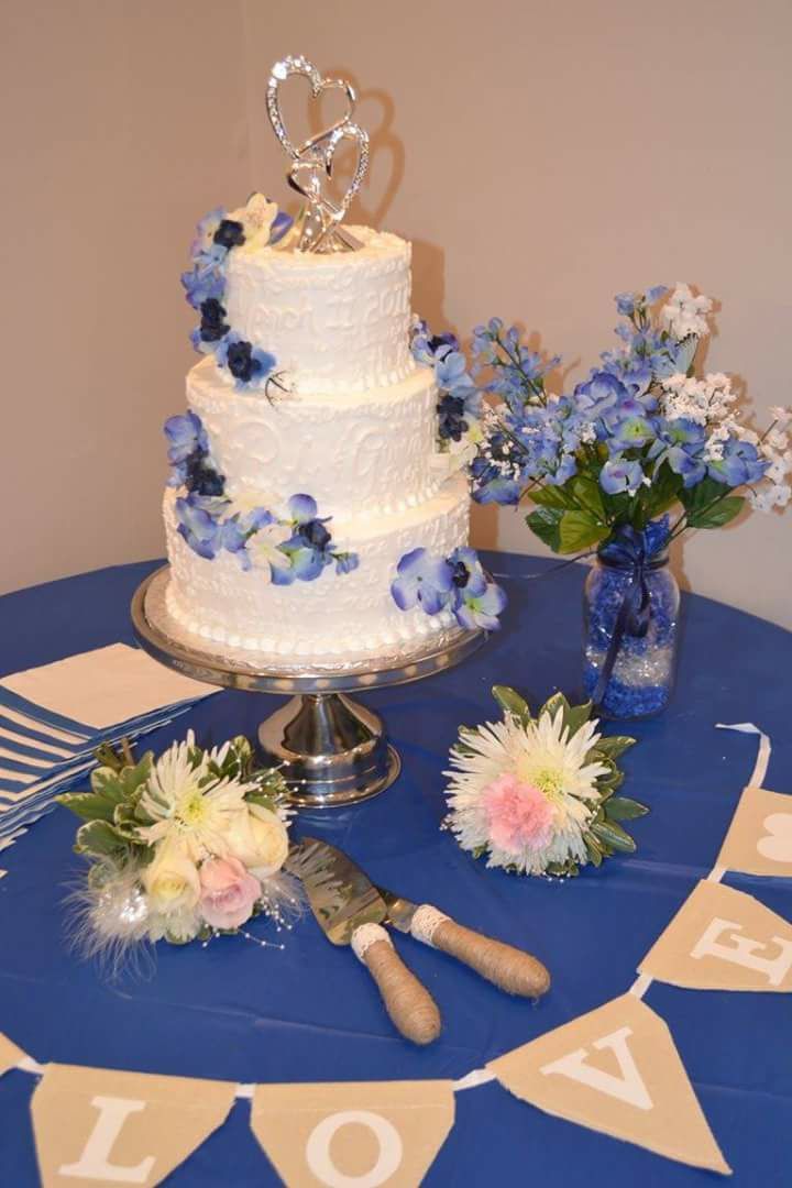 blue and white wedding cake