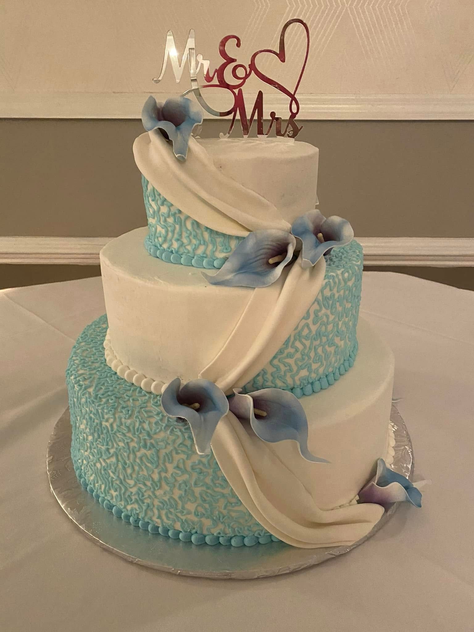 blue and white wedding cake