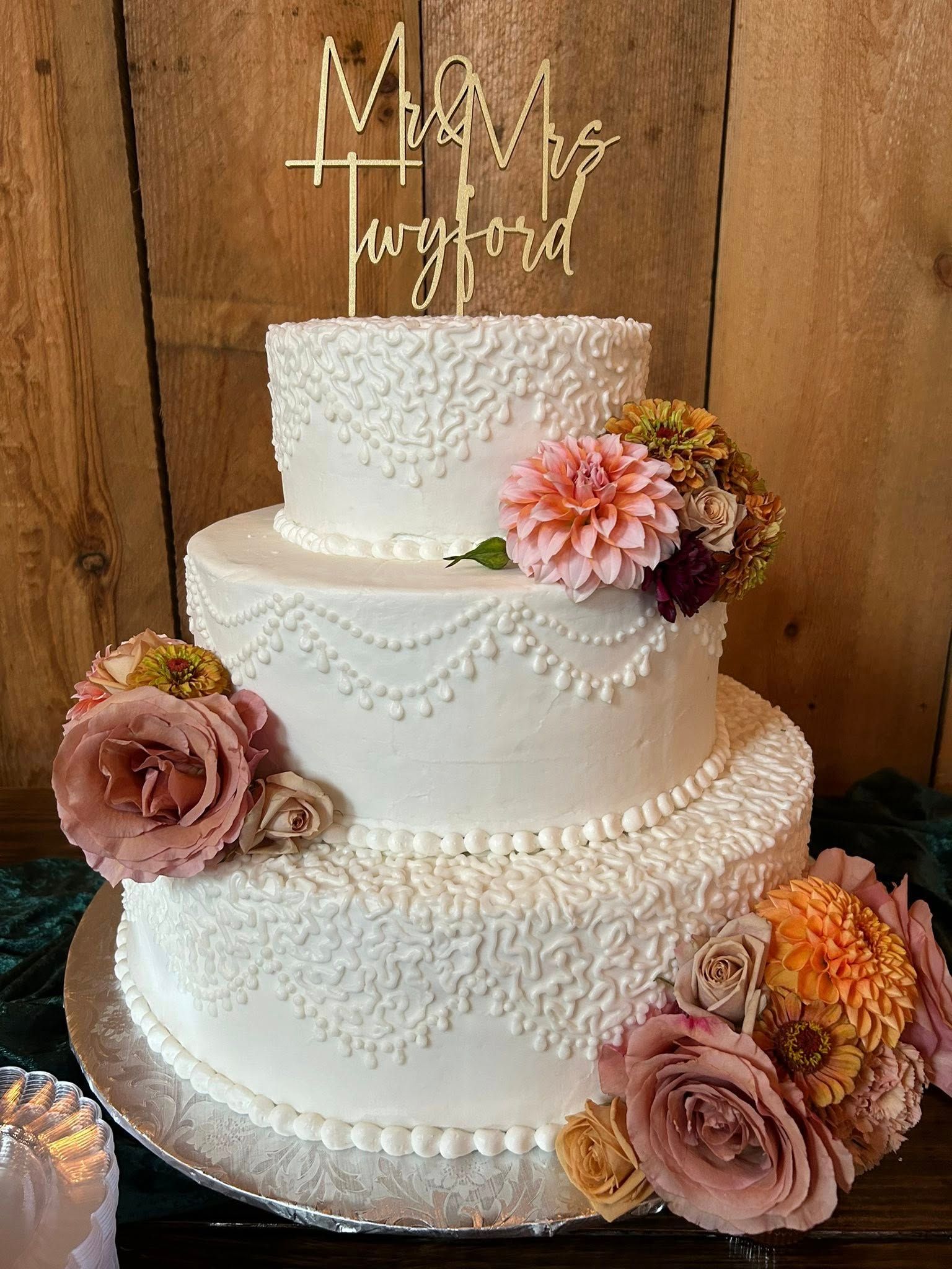 lace icing wedding cake