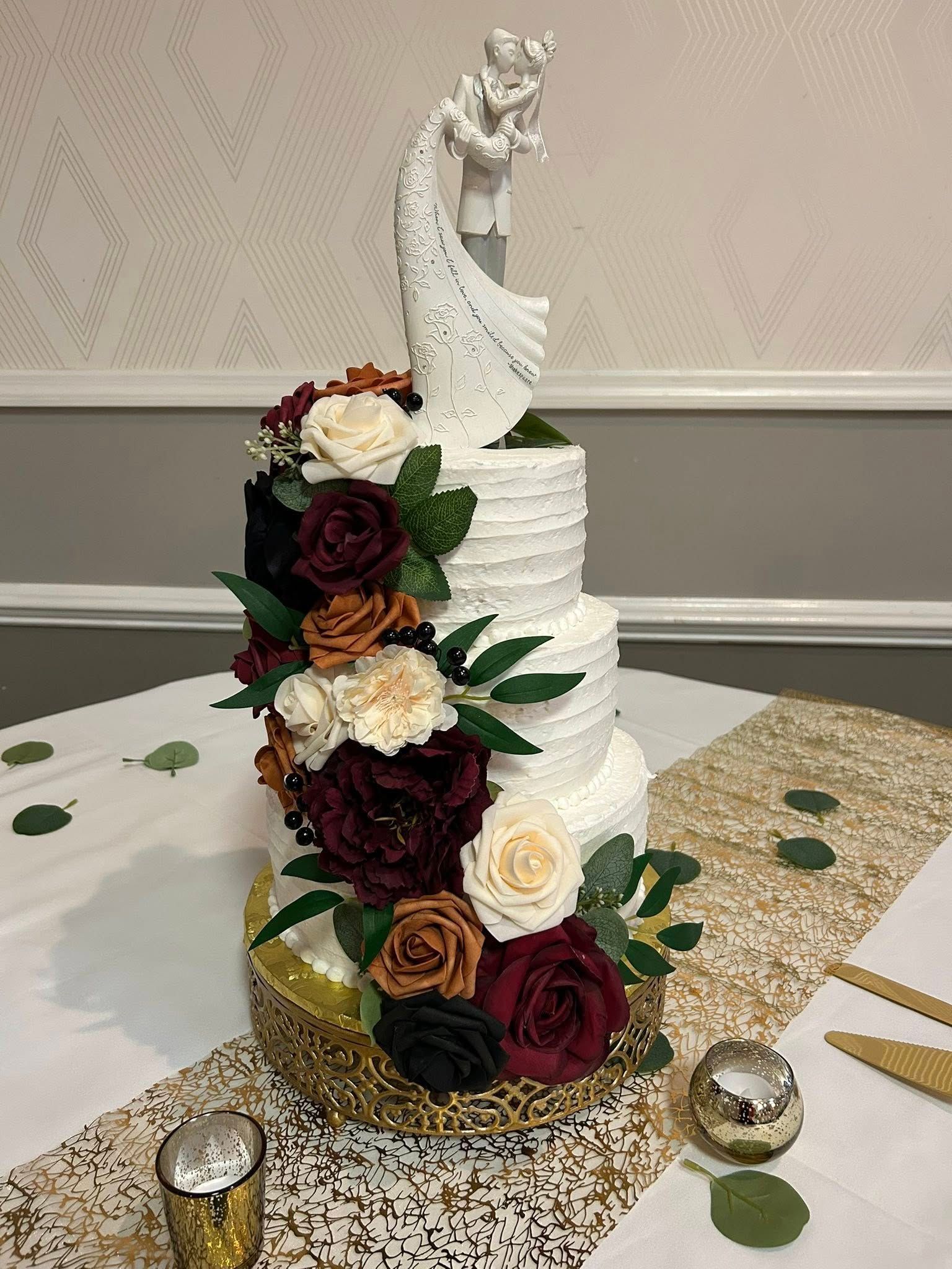 wedding cake with roses