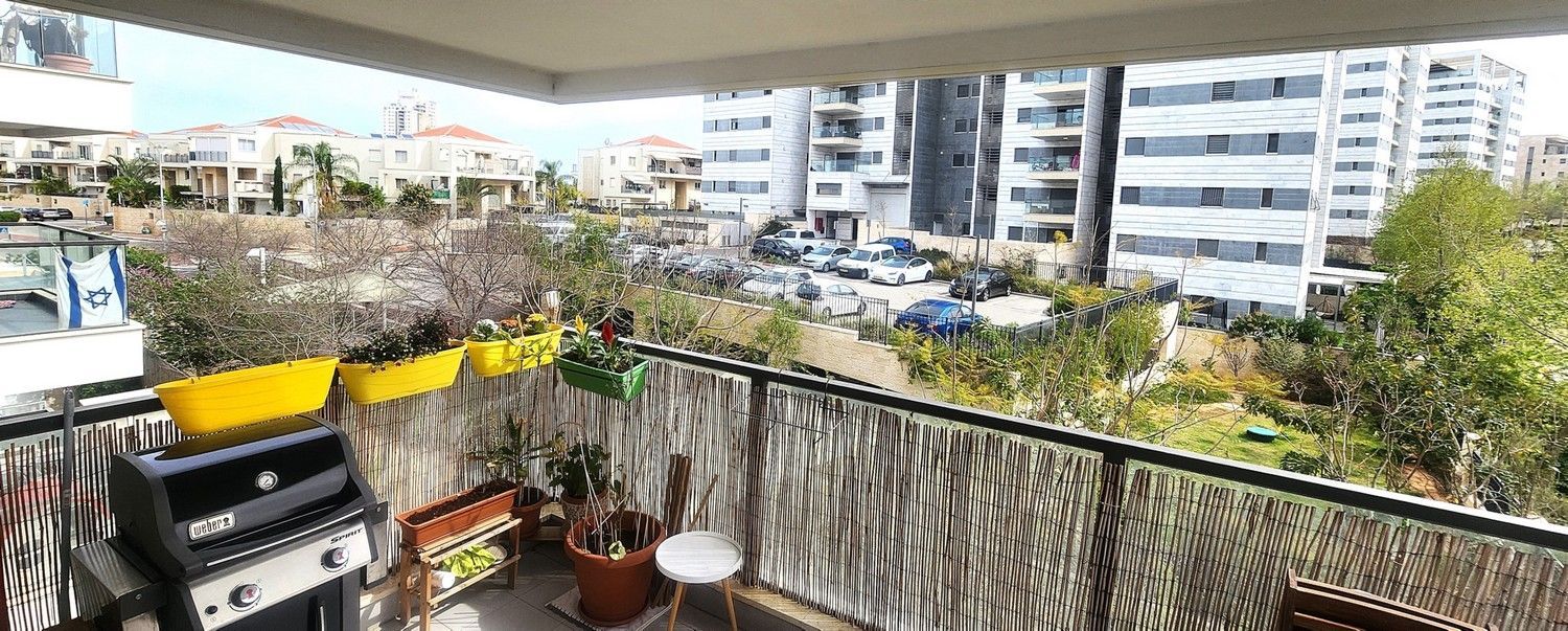 למכירה במודיעין דירת 5 חדרים ענקית עם מעלית ונגישות מלאה