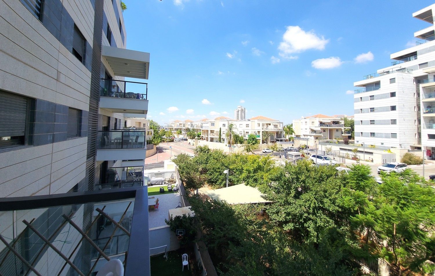 למכירה במודיעין דירת 4 חדרים ענקית עם מעלית ונגישות מלאה