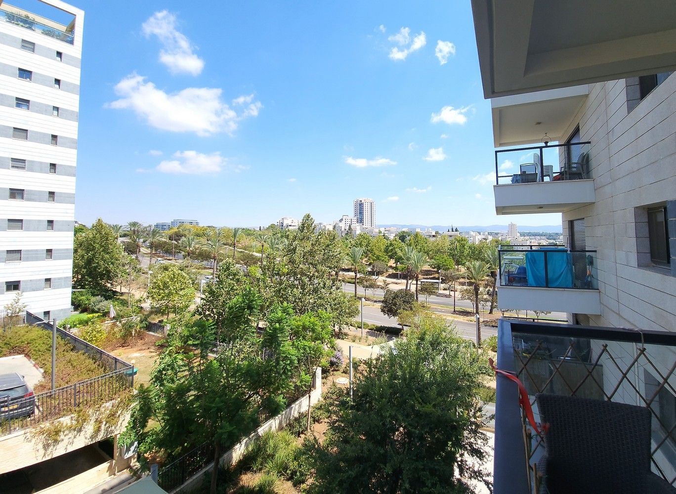 למכירה במודיעין דירת 4 חדרים ענקית עם מעלית ונגישות מלאה