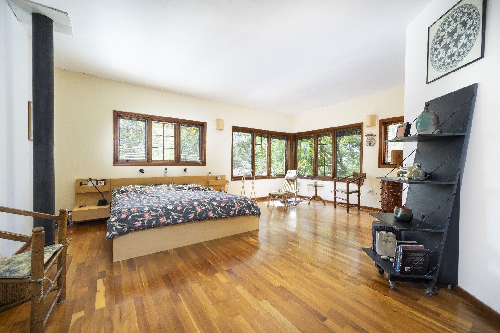 למכירה במכבים בית פרטי על מגרש ענק