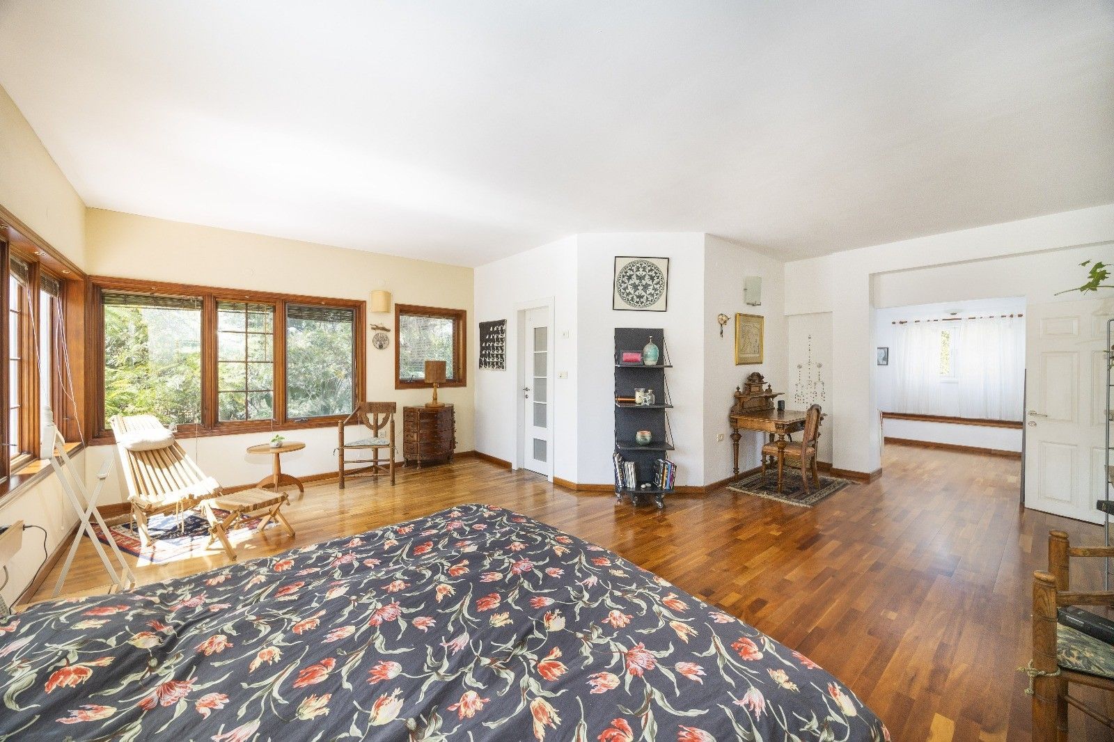 למכירה במכבים בית פרטי על מגרש ענק