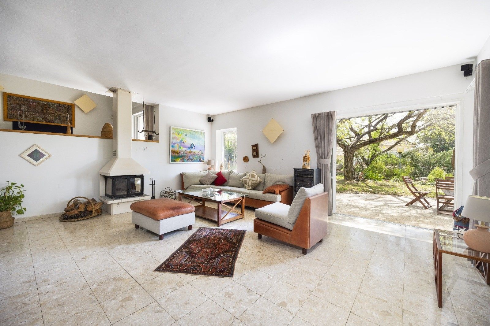 למכירה במכבים בית פרטי על מגרש ענק