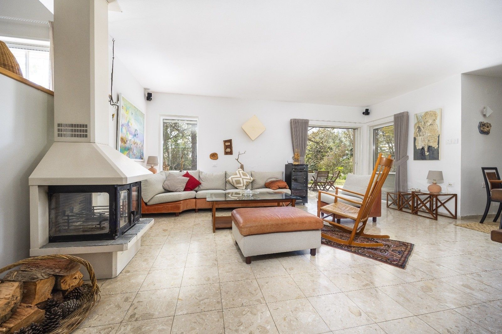 למכירה במכבים בית פרטי על מגרש ענק