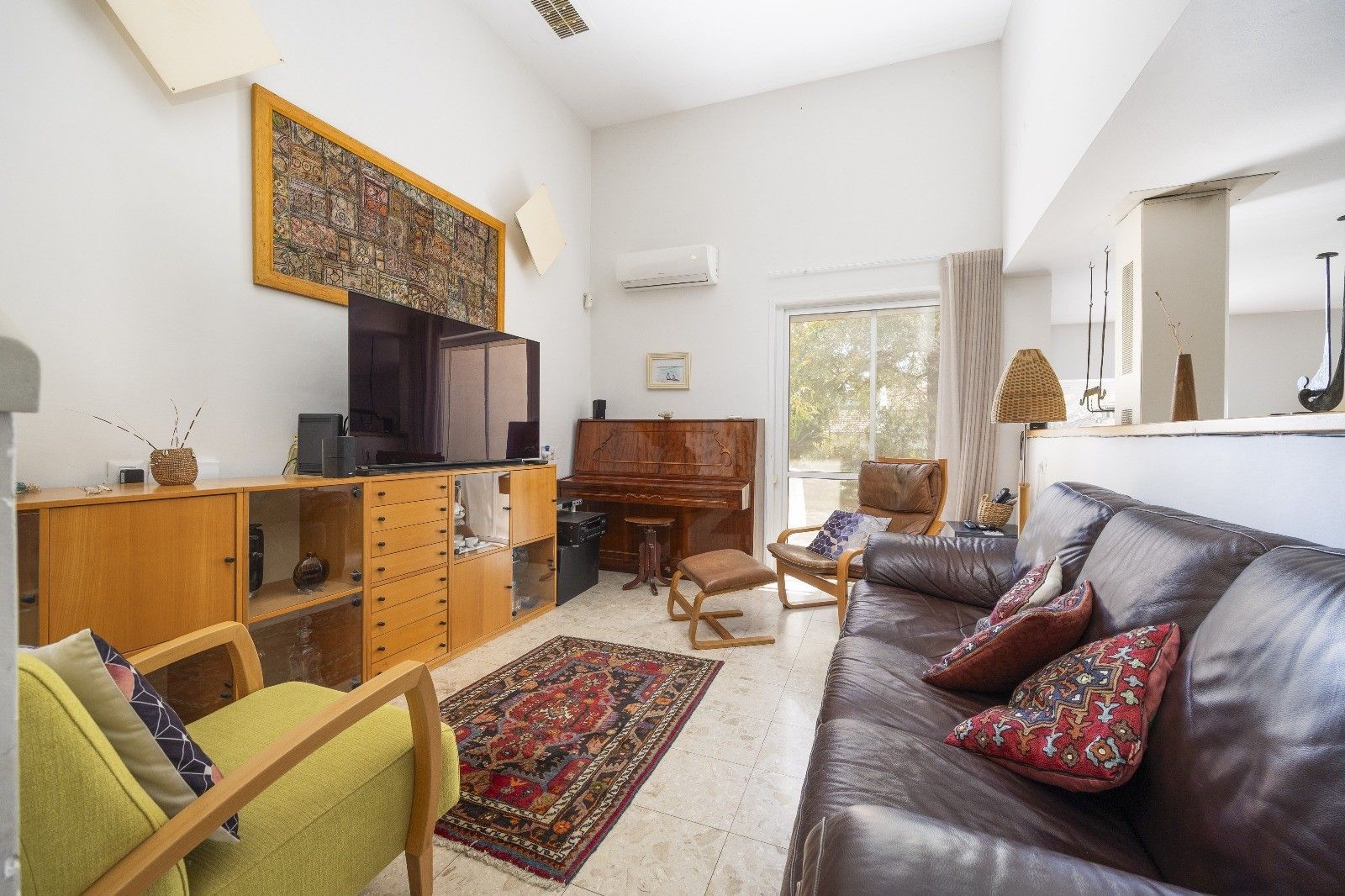 למכירה במכבים בית פרטי על מגרש ענק